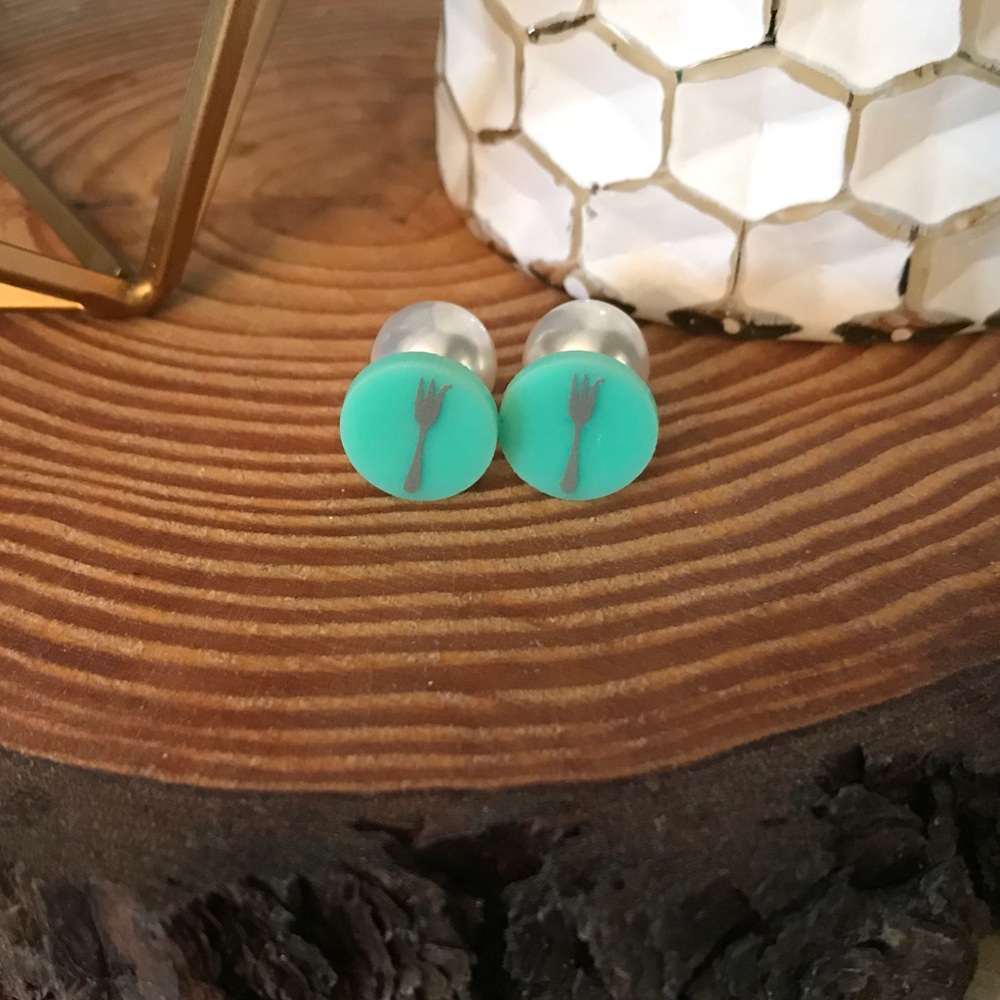 Dinglehopper pearl back earrings